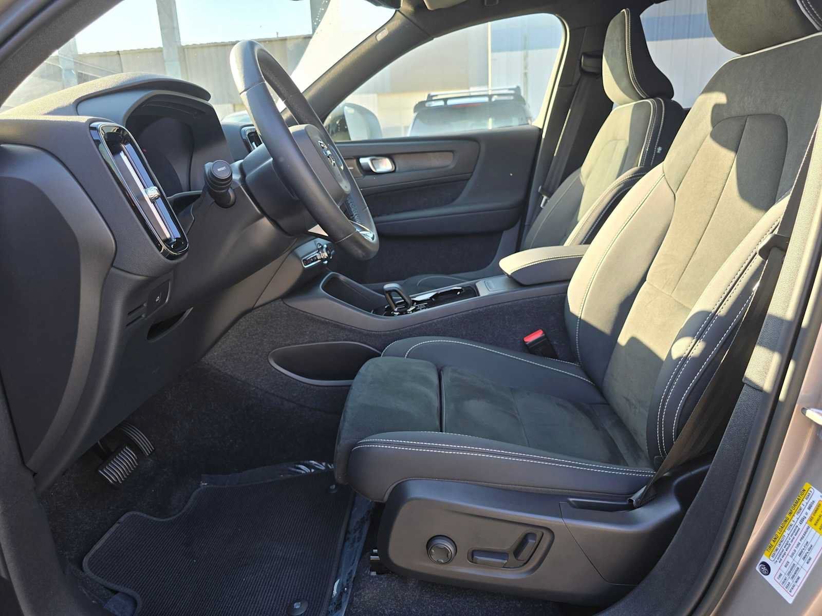 Certified 2023 Volvo XC40 Recharge Ultimate AWD/4WD image 20