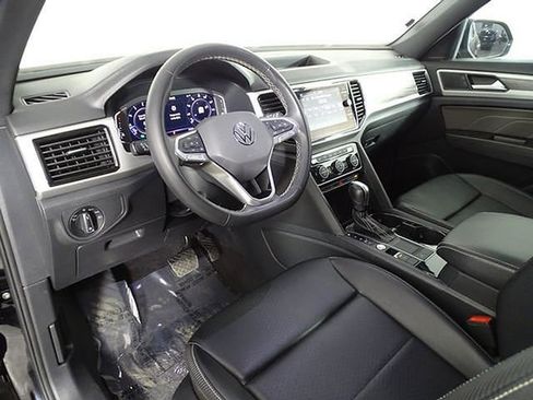 Used 2022 Volkswagen Atlas Cross Sport SE image 22