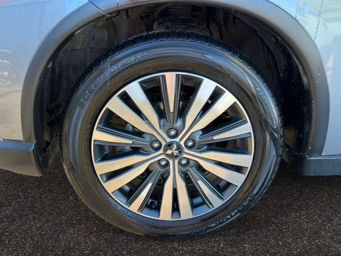 Used 2020 Mitsubishi Outlander SE image 14