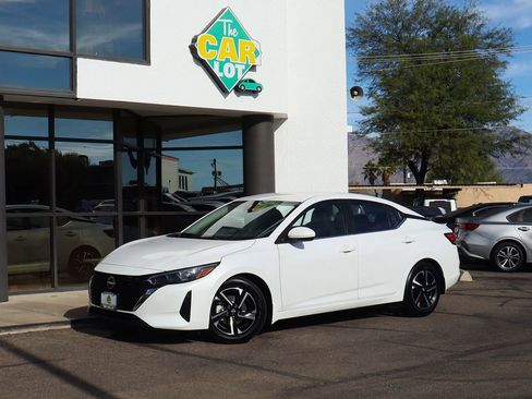 Used 2025 Nissan Sentra SV image 3