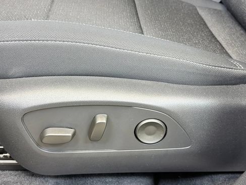 Used 2025 Chevrolet Traverse LT FWD image 13