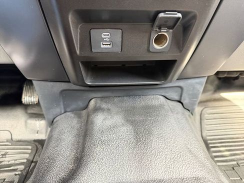 Used 2022 Ford F550 XLT image 32