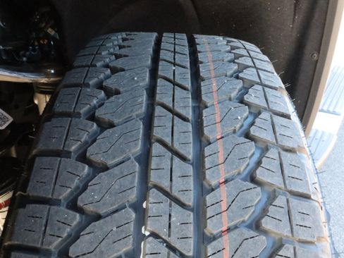 New 2026 GMC Sierra 1500 SLT image 17