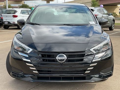 Used 2025 Nissan Versa SV image 3