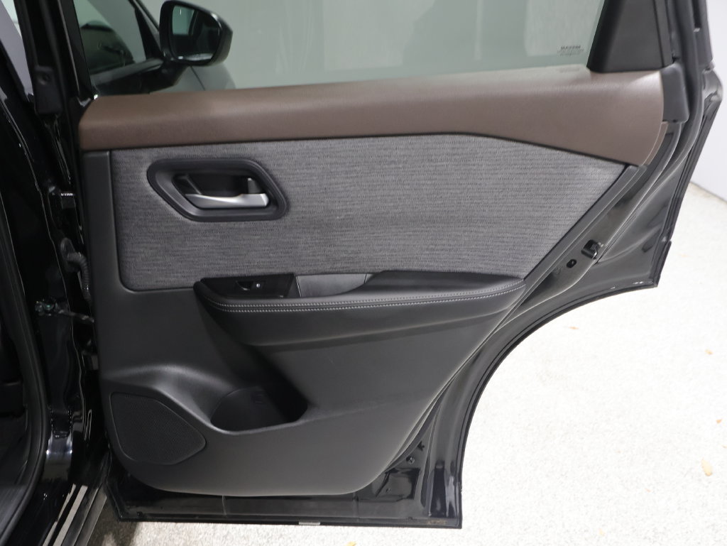 Used 2023 Nissan Rogue SV AWD/4WD image 21