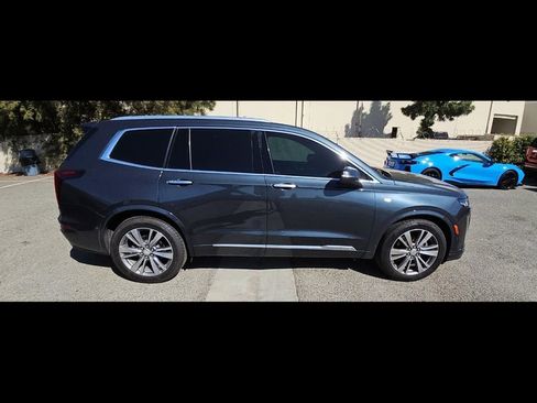 Used 2020 Cadillac XT6 Premium Luxury image 2