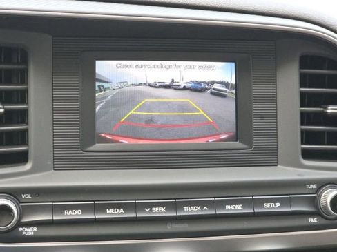Used 2019 Hyundai Elantra SE w/ Cargo Package FWD image 11
