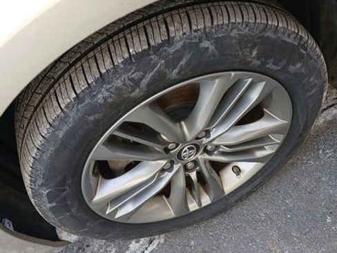 Used 2017 Toyota Camry SE image 8