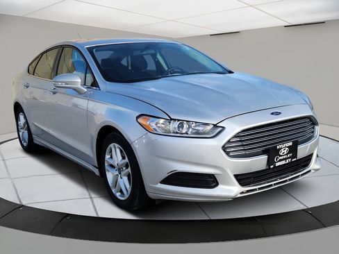 Used 2014 Ford Fusion SE image 4