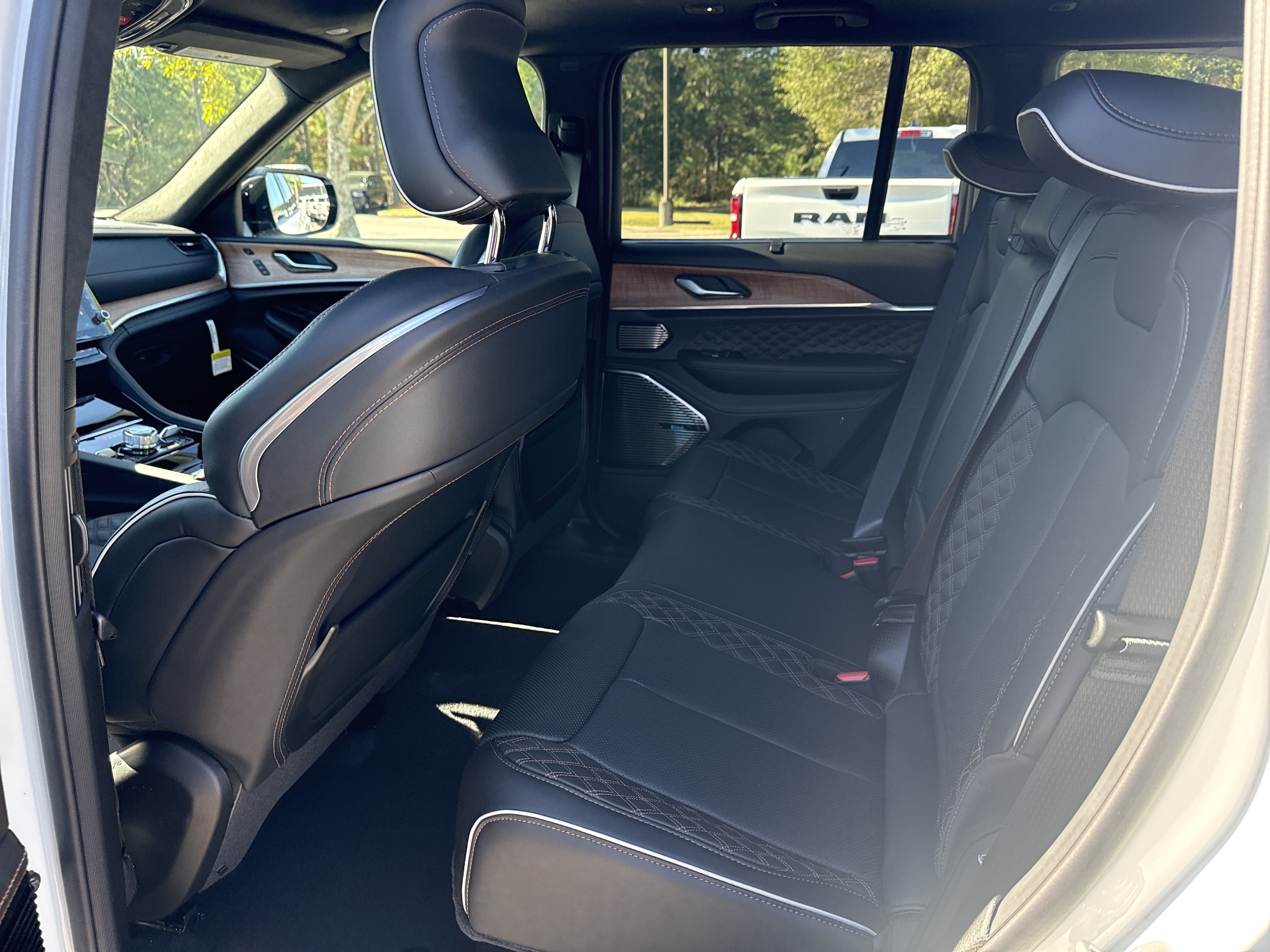 New 2027 Jeep Grand Cherokee Summit AWD/4WD image 21