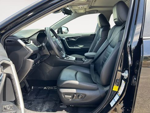 Used 2022 Toyota RAV4 XLE Premium image 16