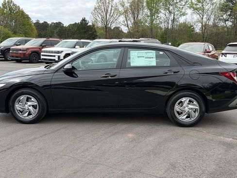 New 2026 Hyundai Elantra SE image 9