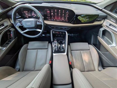 Used 2025 Audi Q5 Premium Plus w/ Premium Plus AWD/4WD image 3