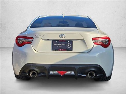 Used 2017 Toyota 86 image 5
