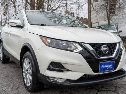 Used 2022 Nissan Rogue Sport SV image 4