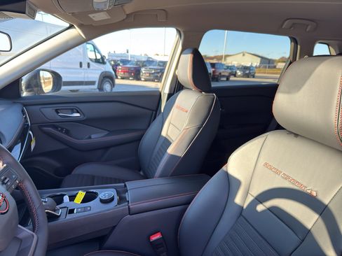 Certified 2025 Nissan Rogue SV image 24