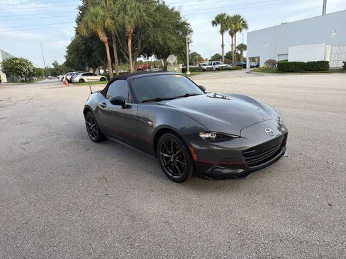 Used 2018 MAZDA MX-5 Miata Club RWD image 5