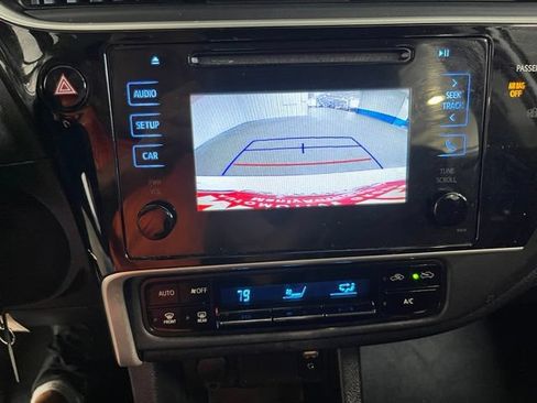Used 2017 Toyota Corolla LE w/ Carpet Mat Package (TMS) FWD image 29