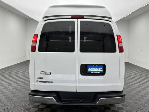 Used 2012 Chevrolet Express 1500 RWD image 9