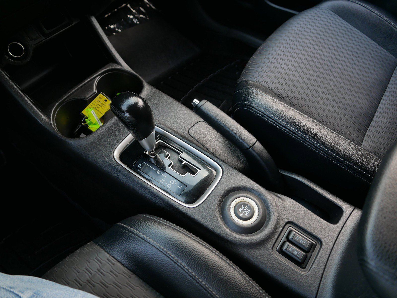 Used 2015 Mitsubishi Outlander SE AWD/4WD image 18