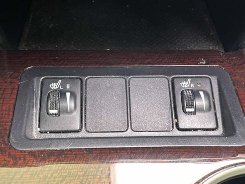 Used 2012 Toyota Camry XLE w/ Leather Pkg FWD image 24