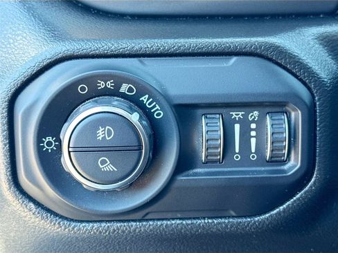 Used 2022 Jeep Gladiator Sport AWD/4WD image 4