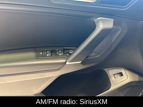 Used 2020 Volkswagen Tiguan SEL image 3