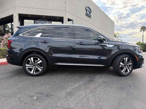 Used 2024 Kia Sorento EX AWD/4WD image 16