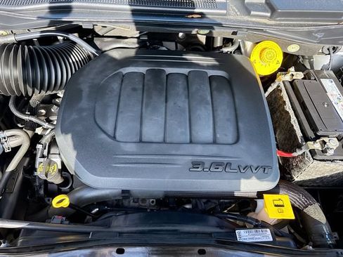Used 2020 Dodge Grand Caravan SE FWD image 29