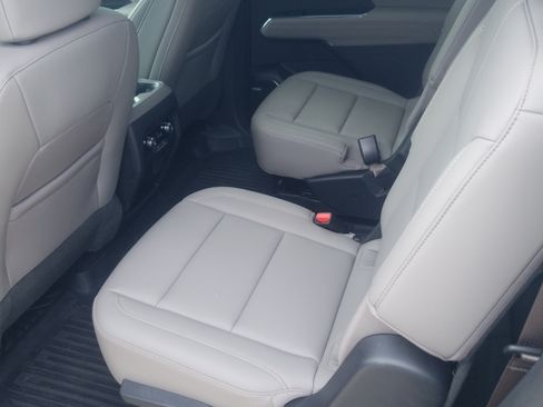Used 2024 GMC Acadia Elevation FWD image 12