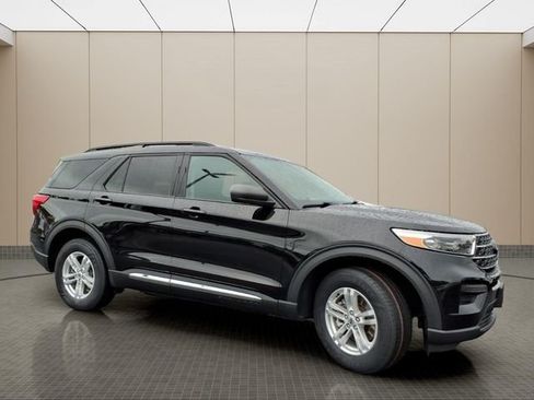 Used 2023 Ford Explorer XLT w/ Class IV Trailer Tow Package AWD/4WD image 5
