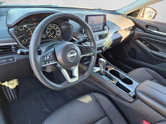 Used 2023 Nissan Altima 2.5 SV FWD image 12