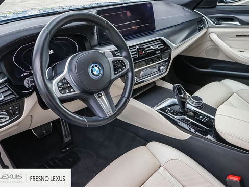 Used 2022 BMW 530e w/ M Sport Package image 19