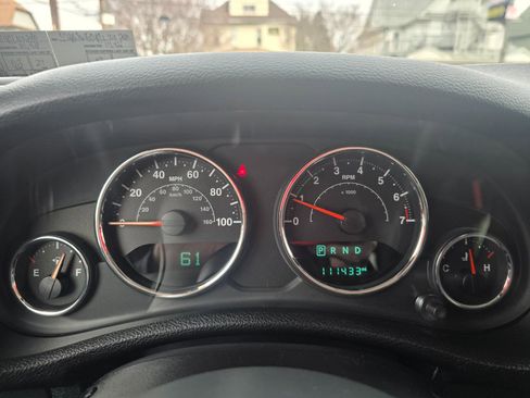 Used 2016 Jeep Wrangler Unlimited Sahara w/ Connectivity Group image 8