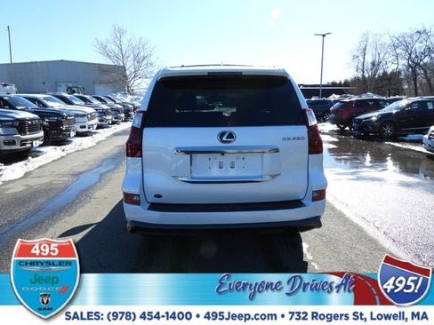 Used 2022 Lexus GX 460 Premium w/ Accessory Package image 4