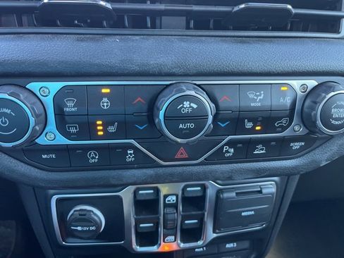 Used 2024 Jeep Wrangler Sport S image 21