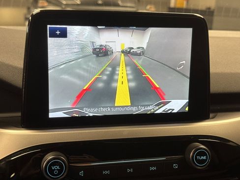 Used 2020 Ford Escape SE image 17