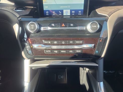 Certified 2023 Ford Explorer Platinum w/ Technology Package image 31