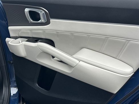 Used 2024 Kia Sorento SX image 16