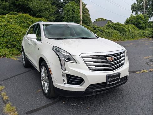 Used 2017 Cadillac XT5 Premium Luxury w/ Driver Assist Package AWD/4WD image 3