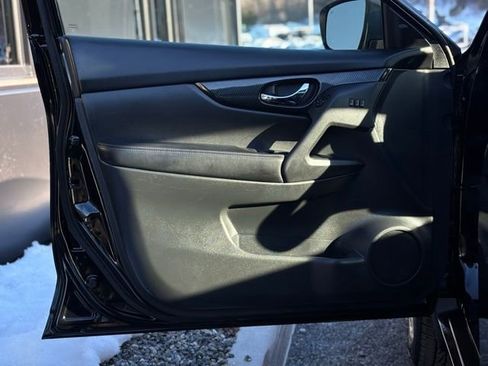 Used 2017 Nissan Rogue SL w/ SL Premium Package image 19