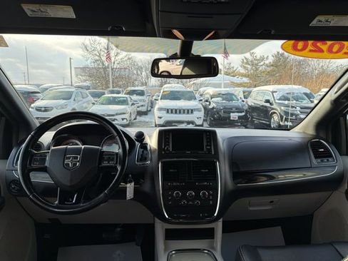 Used 2020 Dodge Grand Caravan SXT image 19