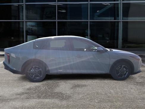 New 2025 Kia K4 image 4
