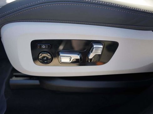 Used 2026 BMW X7 M60i image 16