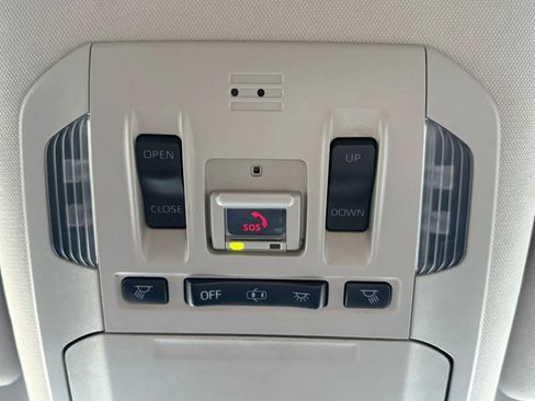 Used 2020 Toyota Highlander XLE AWD/4WD image 26