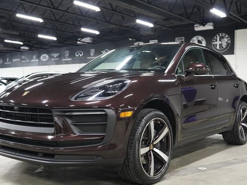 Used 2022 Porsche Macan AWD/4WD image 1
