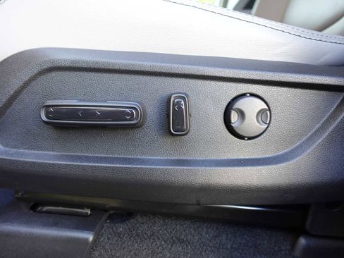 Certified 2025 Honda Pilot Touring image 14