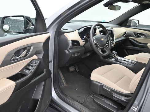 Used 2023 Chevrolet Traverse LS image 10