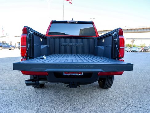 Certified 2026 Toyota Tacoma SR5 AWD/4WD image 14