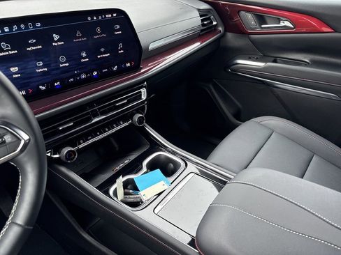 Used 2025 Chevrolet Traverse Z71 w/ Driver Confidence Package image 35